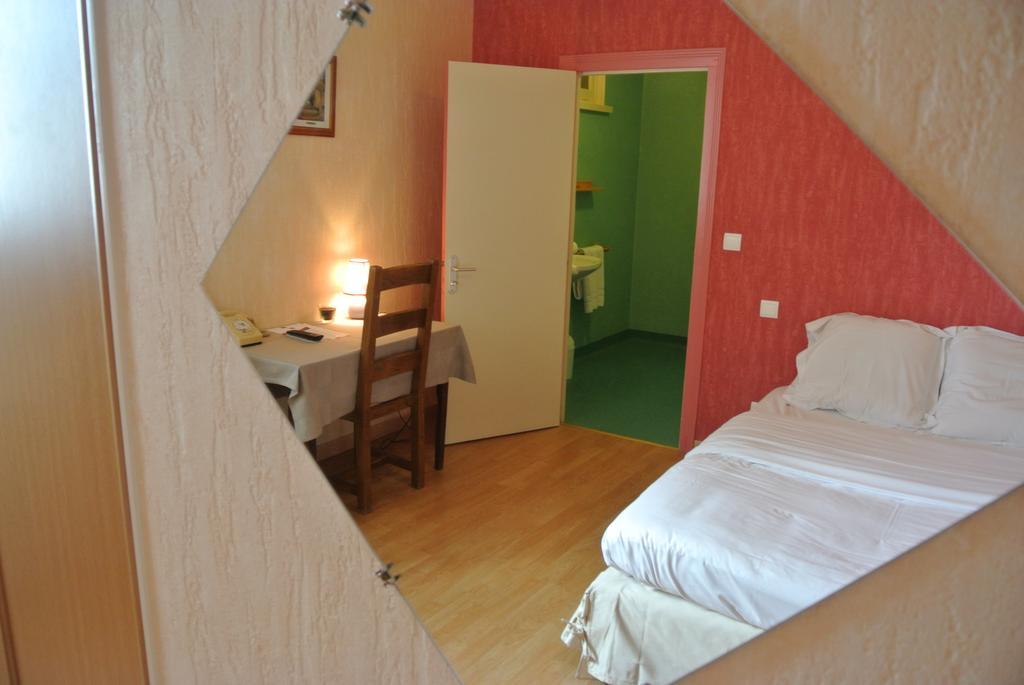 Hotel Le Central Boussac  Szoba fotó